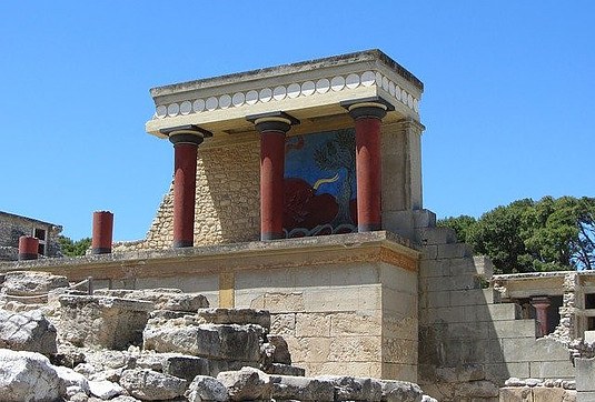 visiting-Minoan-palace-of-Knossos